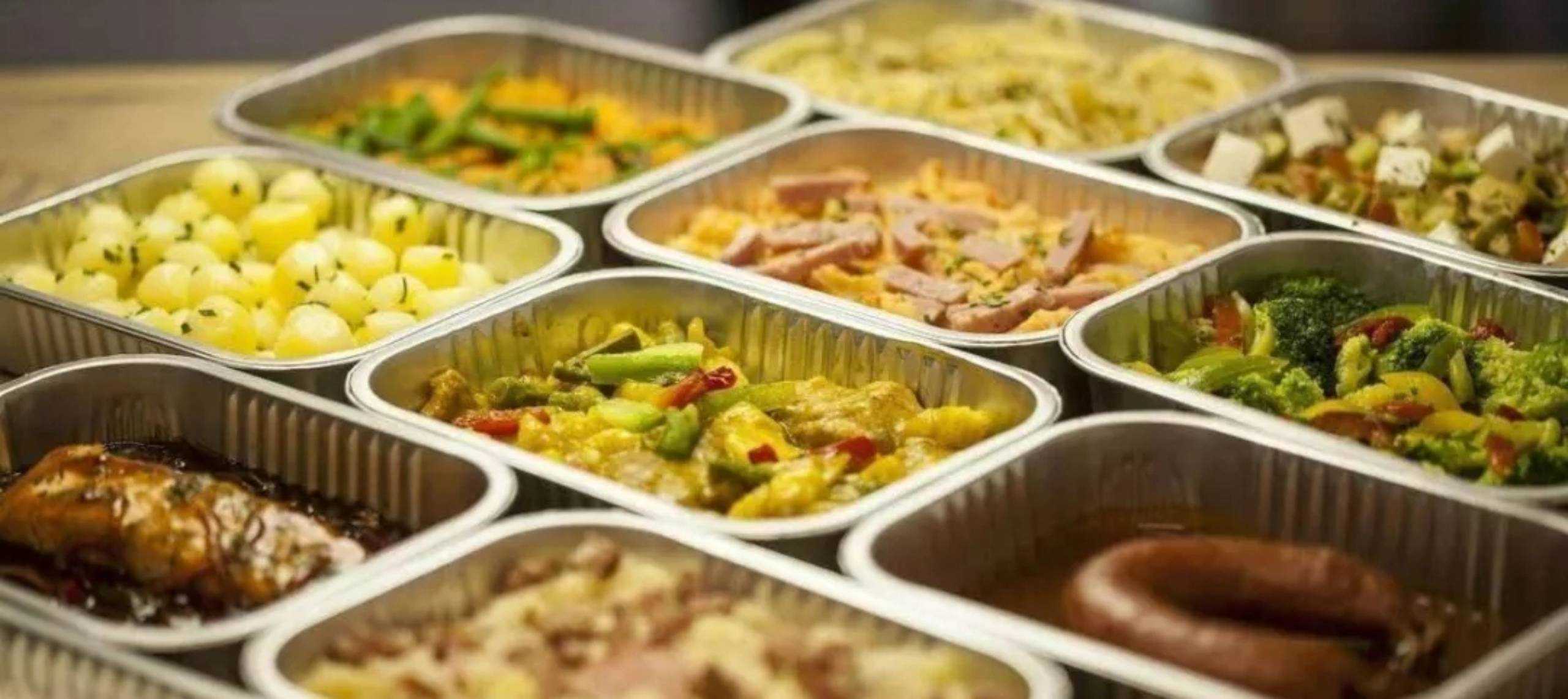 預(yù)制菜包裝機(jī)的優(yōu)點(diǎn)：高效、衛(wèi)生和一致性