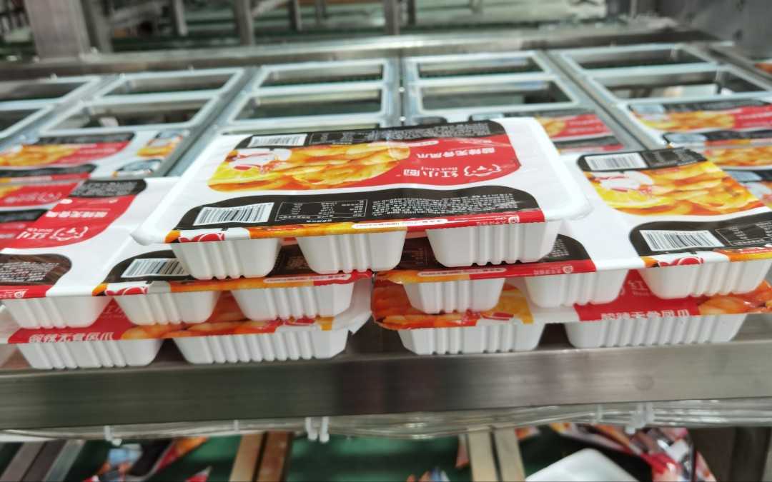 引領(lǐng)快餐新風(fēng)尚，呂工機(jī)械盒飯封口包裝機(jī)——效率與品質(zhì)的雙重飛躍