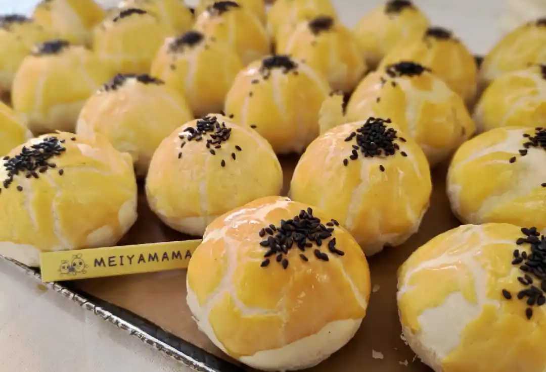 蛋黃酥月餅包裝機(jī)——傳統(tǒng)美味的現(xiàn)代封裝，守護(hù)經(jīng)典，傳遞心意