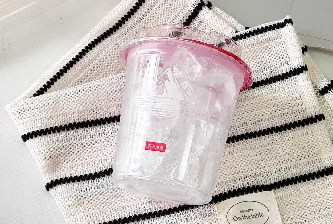 專為量產(chǎn)而生！呂工機械推出柔性化全自動食用冰杯灌裝系統(tǒng)