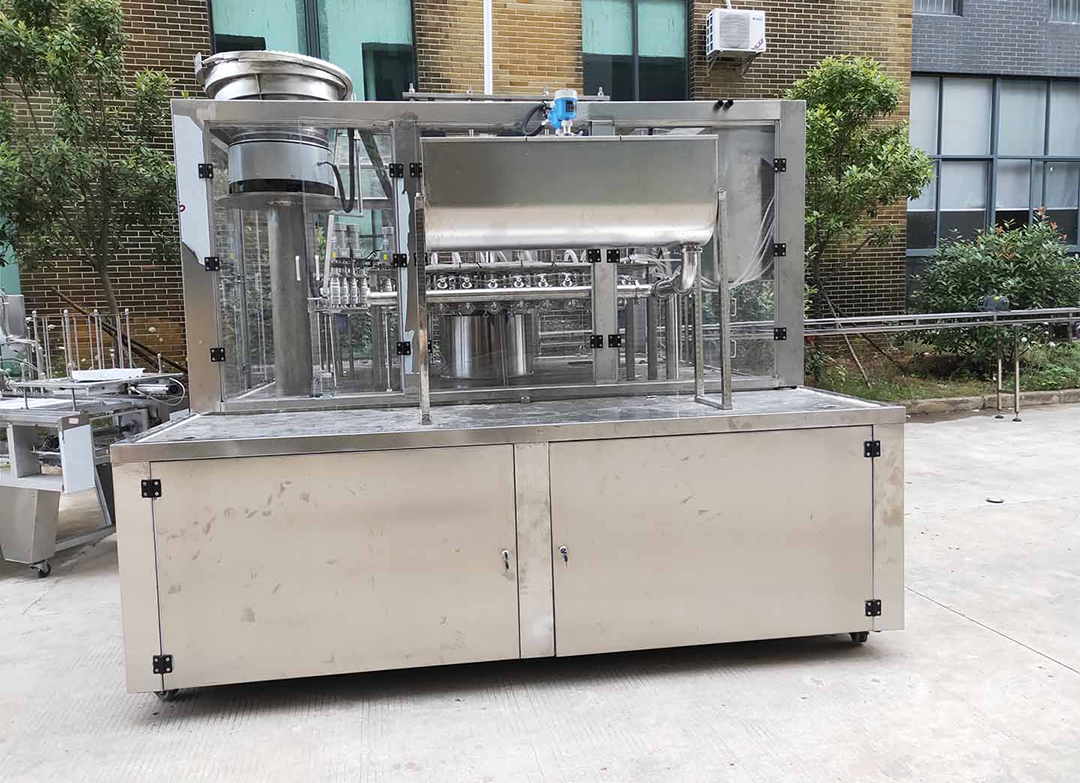 1774858048460472.png LG-900 斜嘴袋灌裝旋蓋機_.png